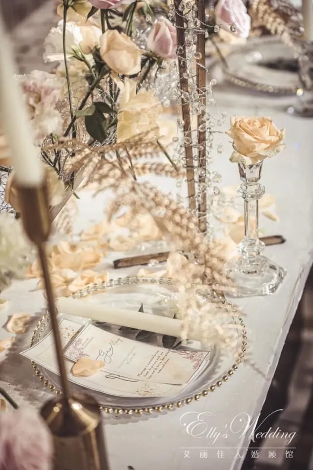 精致饱满又不失时尚感的香槟色系婚礼，这种风格的婚礼你喜欢吗
