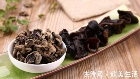 食疗|经常吃黑木耳,身体会有哪些改变?以下几类人最好一口也不要吃