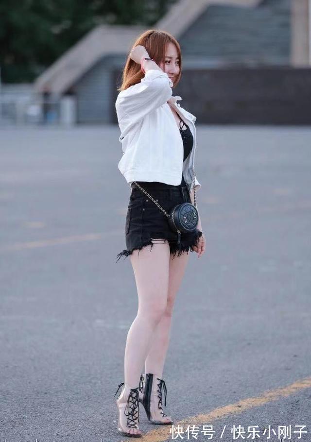 打底裤 修身有型的打底裤装扮绽放美丽时刻,大方好看值得借鉴,简约大方