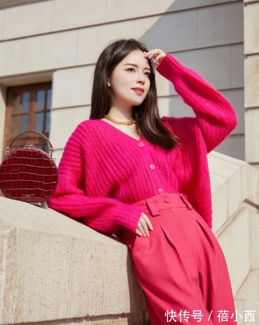毛衣 新年穿搭别太沉闷,照搬这4套毛衣穿搭,显气质还高级
