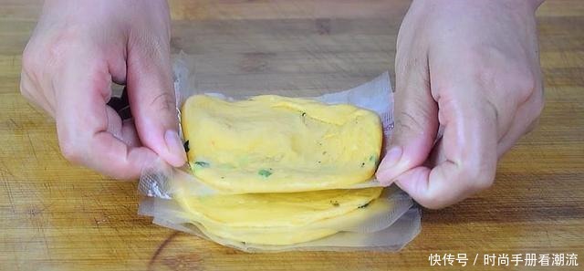 南瓜别会炒着吃了,教你做饼,比买的好吃,营养又卫生