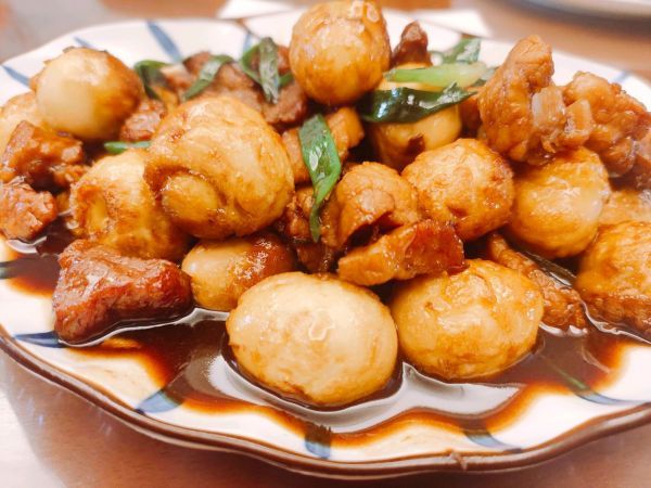 虎皮鹌鹑蛋亲昵红烧肉