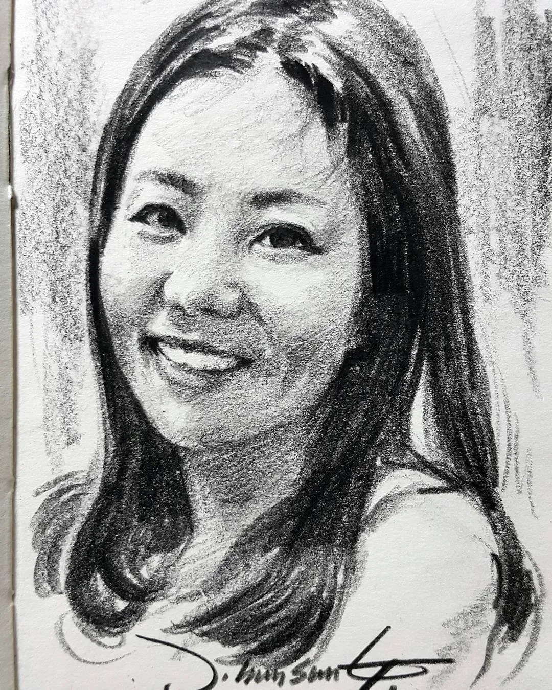 小孩童$画皮画骨难画魂,他用木炭条把肖像画活了