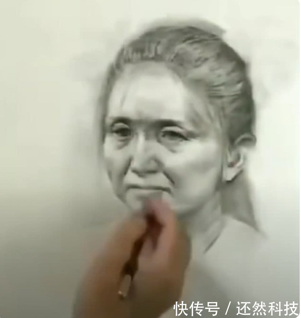 美术生手绘|美术生手绘杨幂的一生,匆匆几笔从小孩变老人,这操作也太神了