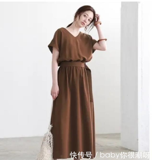 大胸 胸大的女生，穿裙子尽量远离这三种款式，又胖又壮！