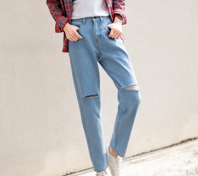 卫衣配牛仔裤才好看,上宽下窄无敌显瘦