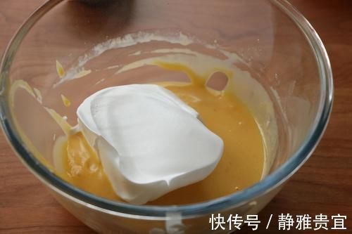 好吃|戚风纸杯蛋糕，不开裂不回缩，挤上入口即化的奶油，颜值高又好吃