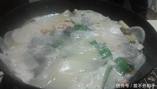 不管炖什么鱼,万万别加“它”!总有人错放,难怪鱼汤不白还很腥