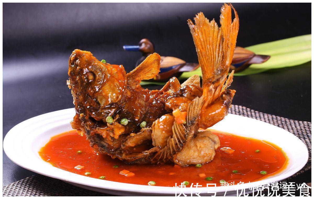 糖醋鲤鱼家常做法来喽,酸酸甜甜,汁浓味美!