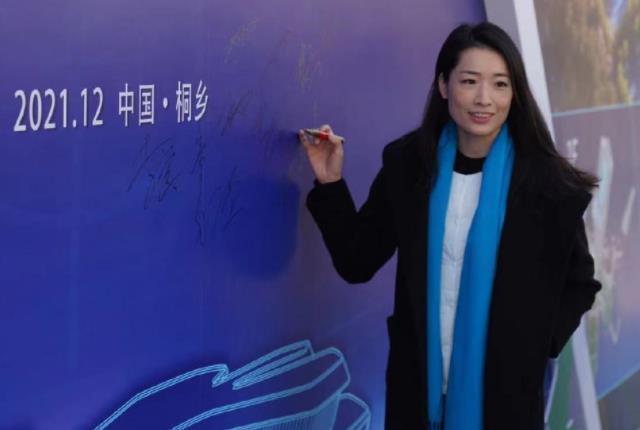 李春阳|帅气!李大双李小双一起出镜,丁宁也来助阵,美女冠军紧挨李宁
