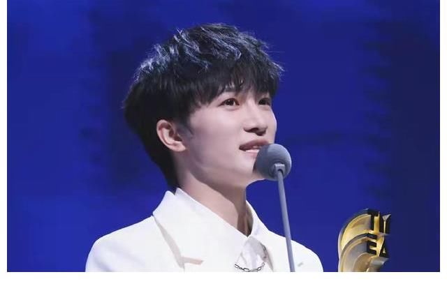 星光璀璨！周深刘雨昕刘宇乐华新女团NAME亮相TMEA年度盛典