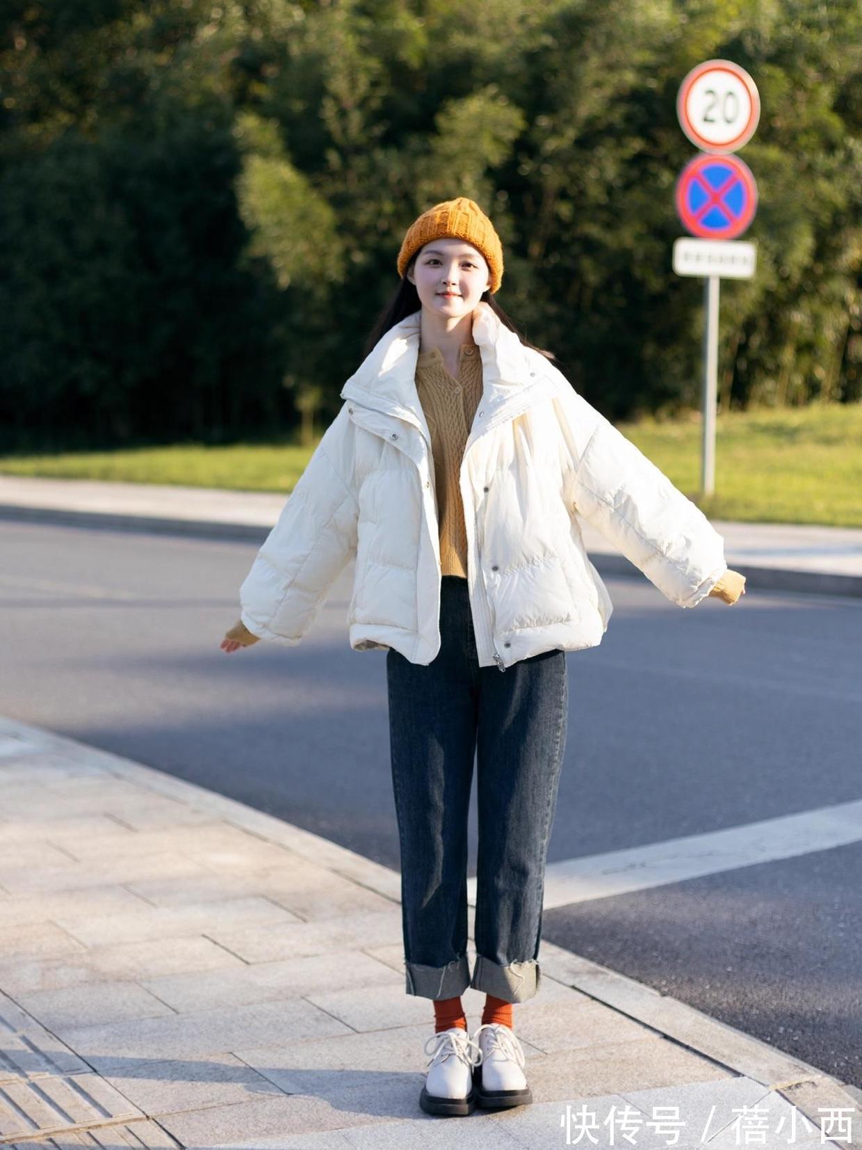 时髦|时髦的女人，衣橱里一定有“羽绒服”，搭配牛仔裤、半身裙很洋气