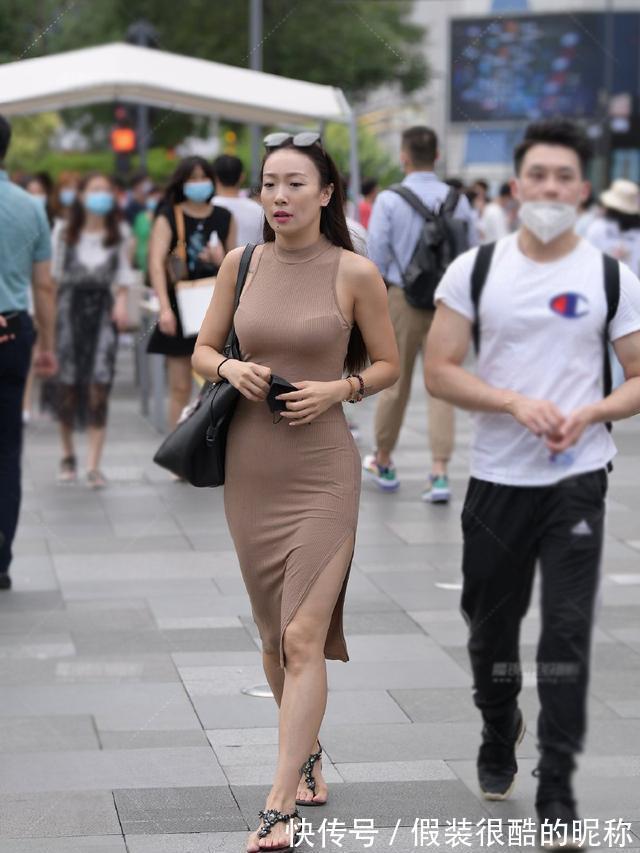 针织裙|针织裙，简约修身剪裁，展现简洁大方之美，美观大方