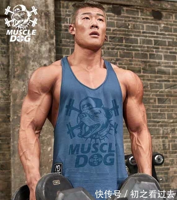 外面的世界|转行学健身,快速实现网红梦,做健身界的“李佳琦”和“李子柒”