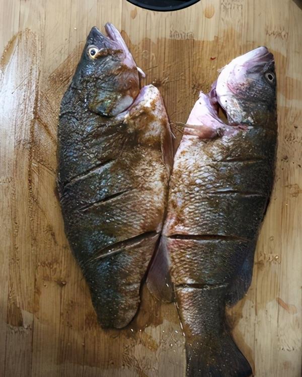 烤鱼|外面的烤鱼好吃,但是又贵,又怕不卫生,今天教你做家庭版烤鱼