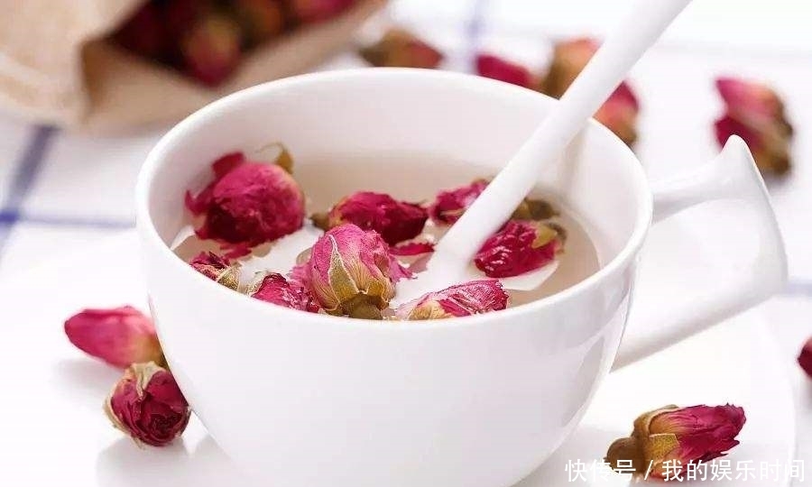 泡水|女性常用玫瑰花泡水喝,竟有这么多好处,爱美的你或许会喜欢!