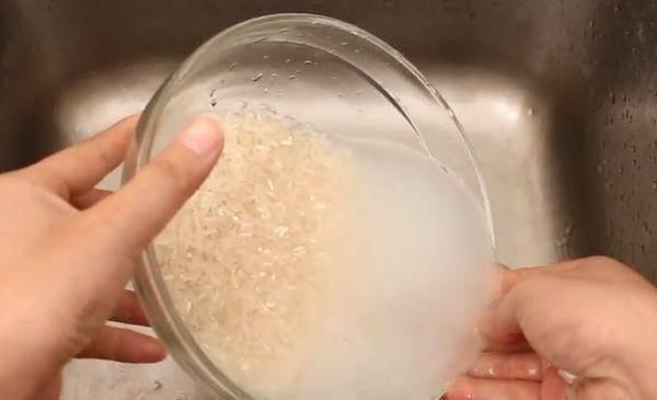 大米|煮稀饭别直接下锅,多加“这一步”,稀饭又黏又稠,还不会溢锅!