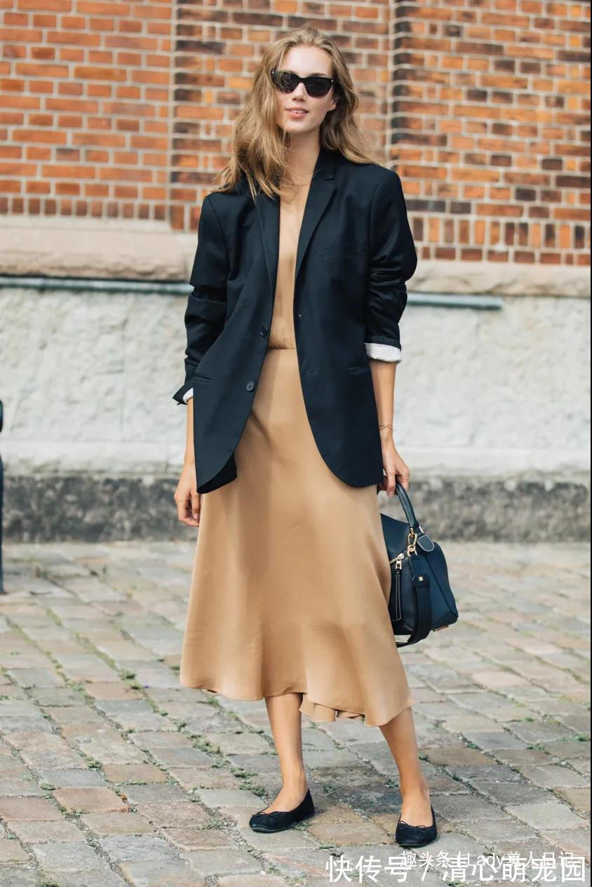 穿搭 穿裙子搭薄外套时,记住“1个要点+风格调和”,领悟穿搭思维稳赢