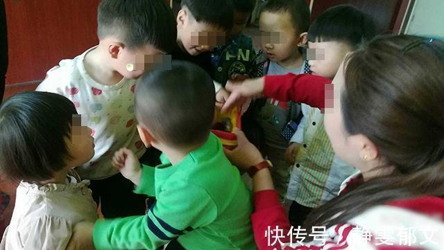 父母|孩子在幼儿园被欺负,爸爸在家长群发一条信息后,事情完美解决