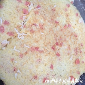 吃剩的米饭别再炒了,换种新做法,分分钟被抢光
