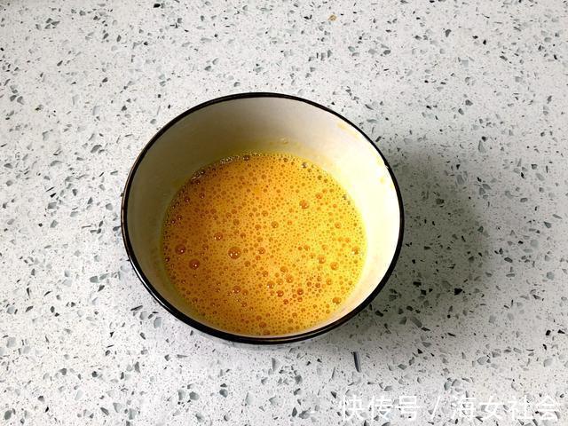 红椒|韭黄炒鸡蛋，先炒韭黄还是先炒鸡蛋，很多人搞错，难怪韭黄不好吃