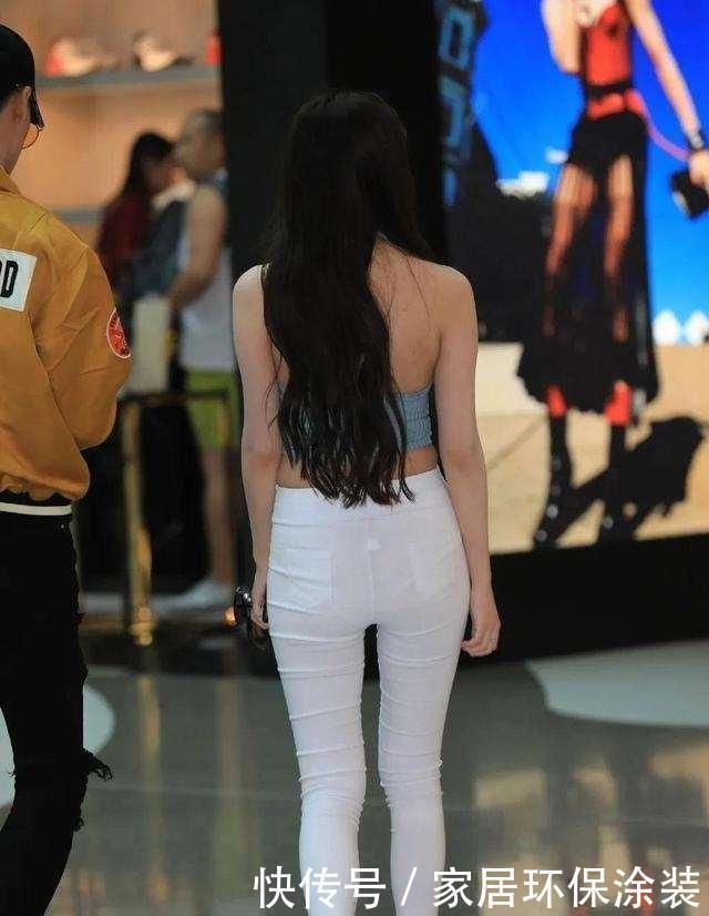 衬衫 随便穿搭的瑜伽裤展现时尚风情,展示美女白皙的肌肤,简单百搭