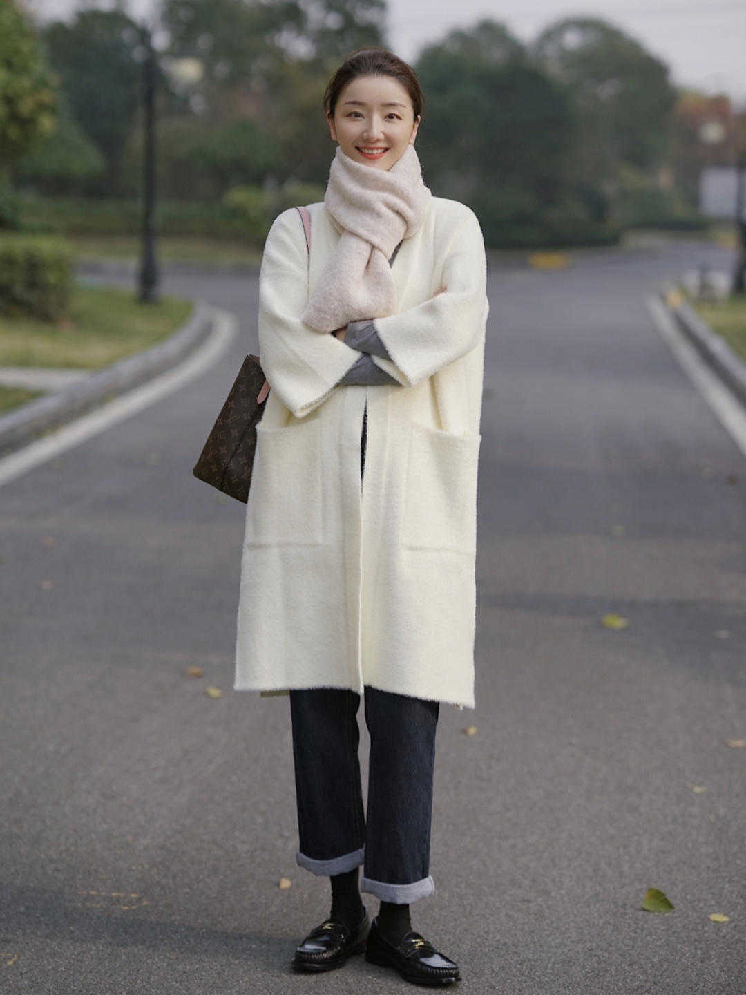 棉服 怪不得这么多人喜欢穿直筒牛仔裤,论保暖百搭,没有长裤能超过它