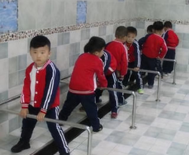 如厕|“为啥孩子不愿在幼儿园拉臭臭”？家长别不当回事，压力让娃焦虑