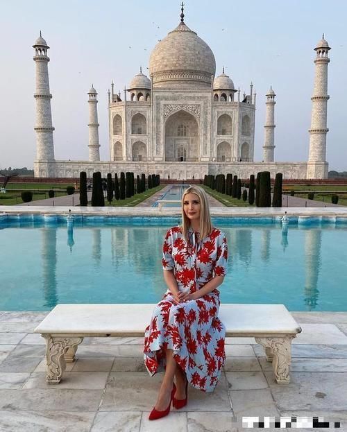 碎花|伊万卡不愧美国“第一千金”,穿碎花裙跟老公游泰姬陵,气质出众