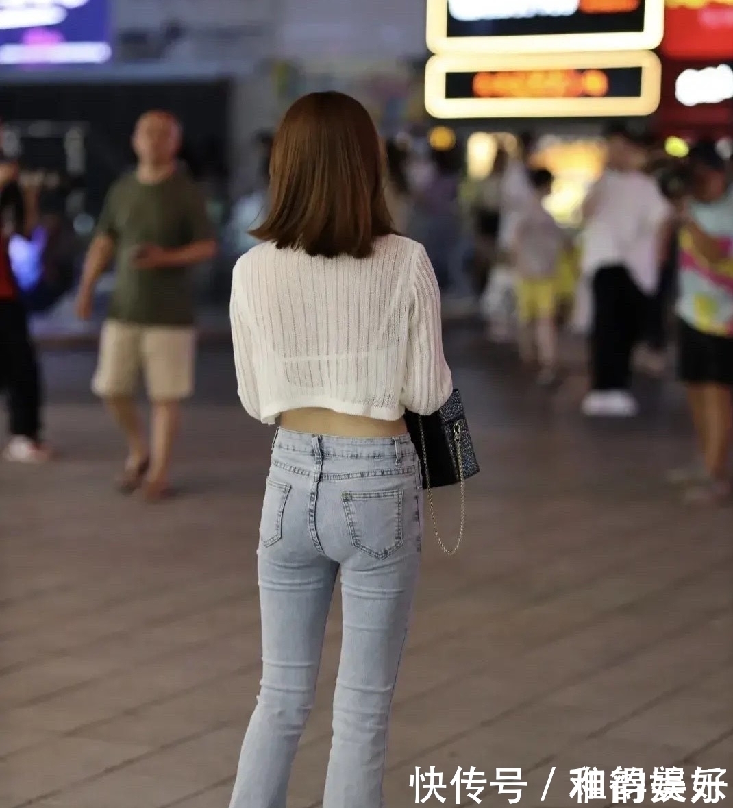 牛仔裤|牛仔裤搭配让你更加笔直,上身效果很好,彰显清新优雅气息