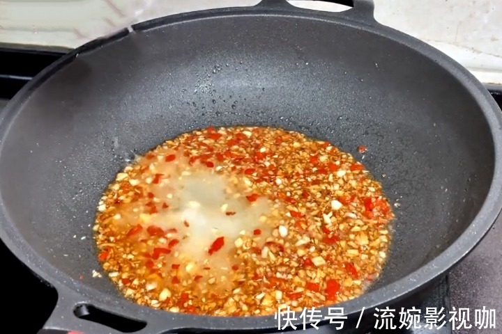 叶子|油菜不要老是拿来熬汤,教你做凉拌油菜,好吃下饭,不油腻