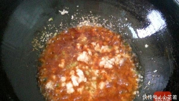 两个鸡蛋放进豆腐里蒸一蒸, 5分钟后, 不爱吃鸡蛋的孩子吃的特开心!