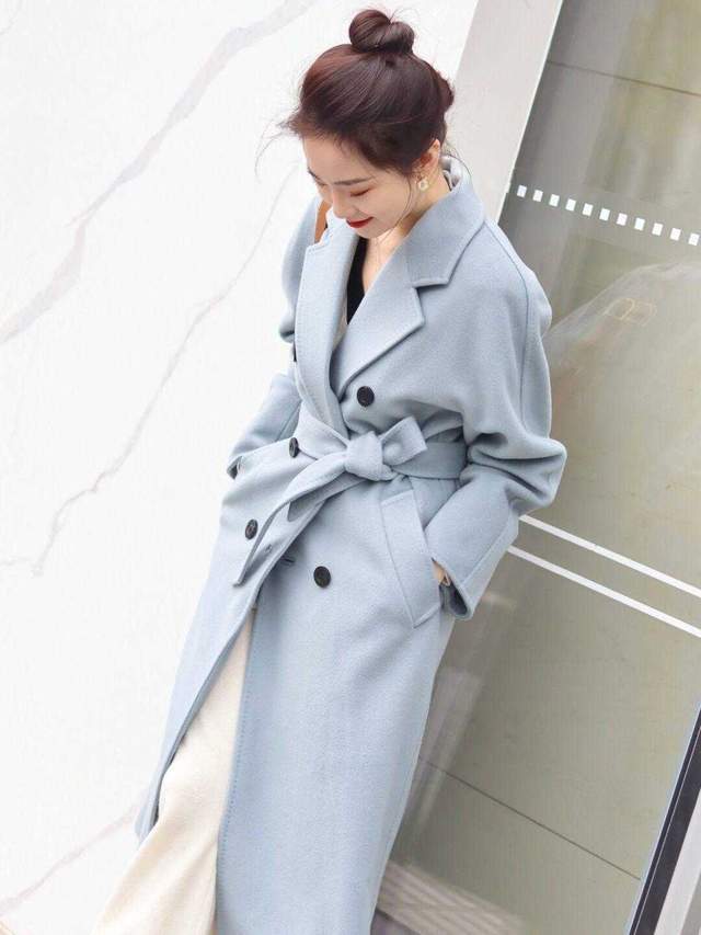 保暖 冬日的寒冬腊月,必备的雾霾蓝大衣,能让你保暖时尚有气质