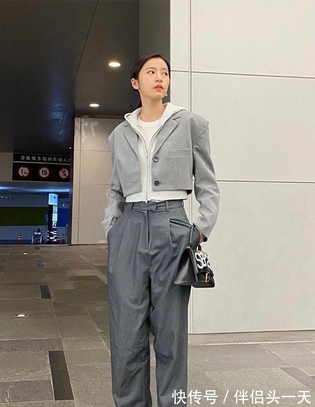 周雨彤 比小黑裤更时髦比阔腿裤显瘦，今秋“裤王”当属它！实在太百搭了！