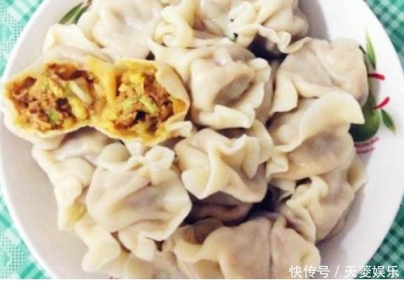 白菜饺子此样调馅太好吃了，做法简单，味道鲜美，好吃停不下来
