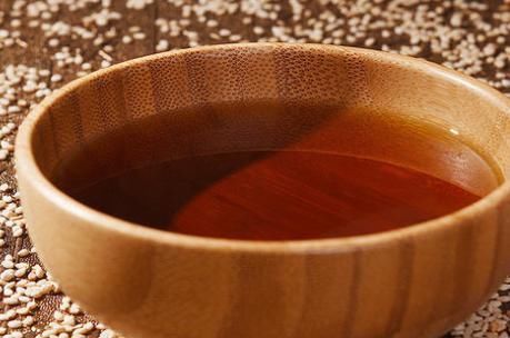 家庭自制芝麻香油,15块钱做2瓶,纯天然无添加香味浓,不用买了