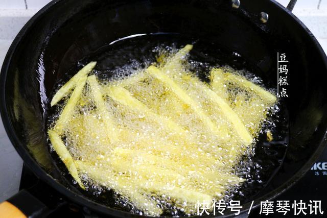 教你自制正宗炸薯条,4块钱做2大盘,酥脆香软,口感不输肯德基