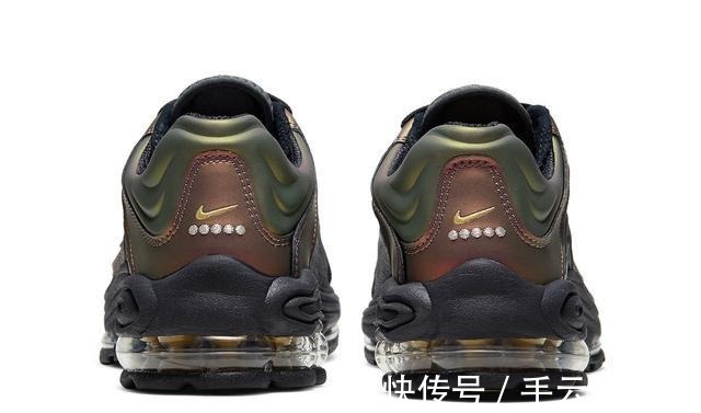 swoosh 耐克20年前「最强跑鞋」回归!现在看依然科幻!