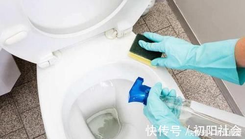 马桶上的黄色污垢该怎清洗？听保洁阿姨一说，懊悔没早知道