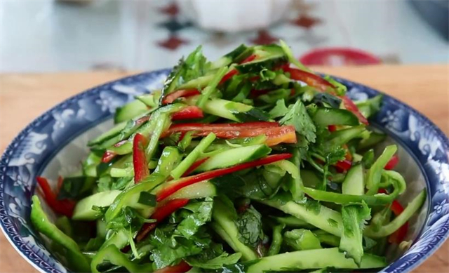 饭店|怪不得饭店的凉拌黄瓜那么好吃,原来技巧如此简单,看一遍就学会