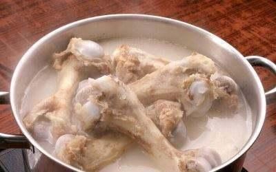 下肢|为什么女性一到五十多岁,就会出现下肢无力?尤其要注意一种情况