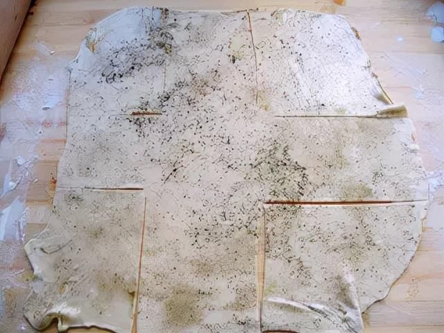 冬日暖暖的早餐:酱香饼、咸鸭蛋,搭配香菇瘦肉粥