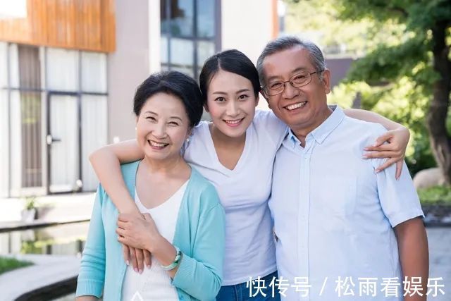 重男轻女|三类父母到了晚年,多半不会被子女孝顺,都是自找的怨不得儿女