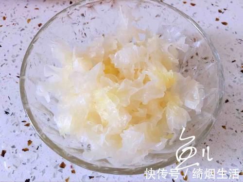 苹果|不论男女，早晨空腹吃它，等于慢跑1小时，清肠排便，口臭也消失