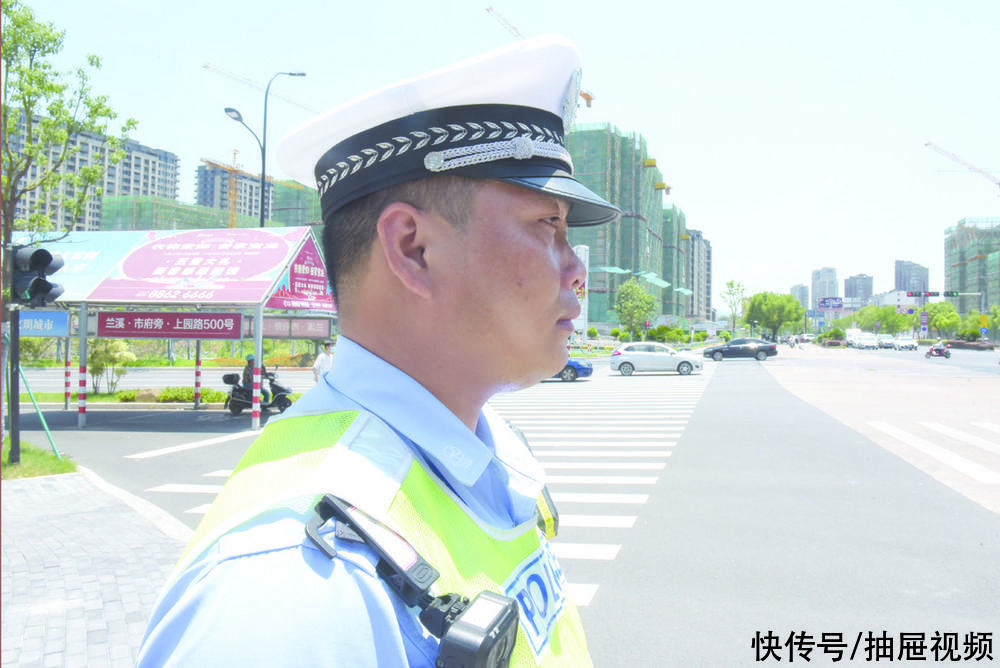 电动自行车|兰溪新闻网丨不畏酷暑战高温 骄阳下绽放最美“警察蓝”