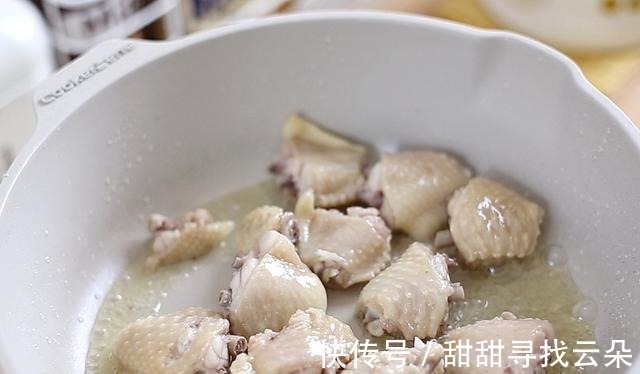 豆腐和鸡翅的奇妙搭配,味道香得不得了,好吃又下饭,你们也试试!