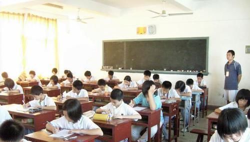 重男轻女|一家五口睡觉的照片火了,网友调侃:儿子只是意外,女儿才是真爱