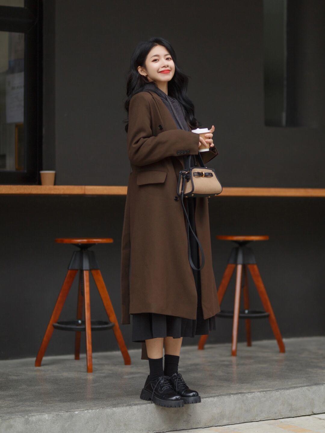 减龄感 普通人怎么把“大衣”穿出高级感?看看这些博主的搭配,优雅精致