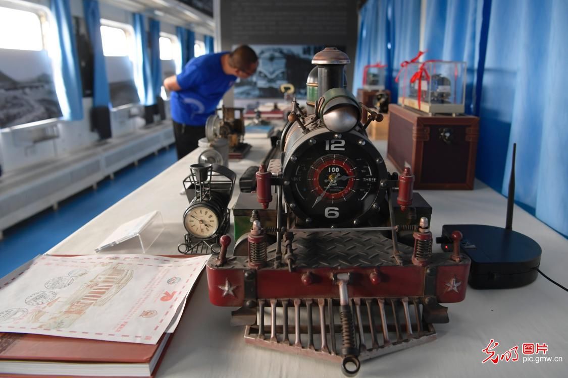 集装箱|三万件藏品亮相绿皮车厢