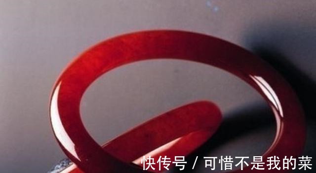 包包 一个名牌包包的价格，可以购买到翡翠，但为什么人们更喜欢买包呢